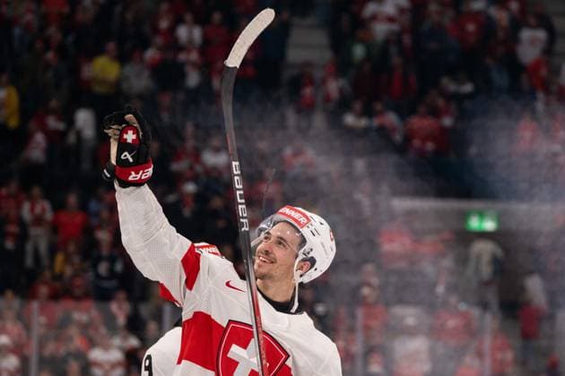 ZURICH, ZURICH - MAY 15: Switzerland players celebrate after the victory following the 2026 IIHF World Championship, WM, Weltmeisterschaft Group A match between Switzerland and USA at Swiss Life Arena on May 15, 2026 in Zurich, Zurich, Switzerland. Copyright: xLivioxBaeriswylx xSPPx Sportspressphoto_SPR147357