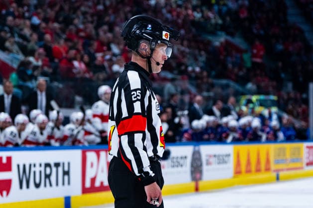 Eishockey, WM, USA - Schweiz ZURICH, SWITZERLAND - MAY 15: Tobias Bjork (Referee) during the Preliminary Round - Group A Match 3 between United States and Switzerland at the IIHF Ice hockey, Eishockey World Championship, WM, Weltmeisterschaft 2026, Swiss Life Arena on May 15, 2026 in Zurich, Switzerland. Zurich Switzerland Copyright: xTimoxSteinx
