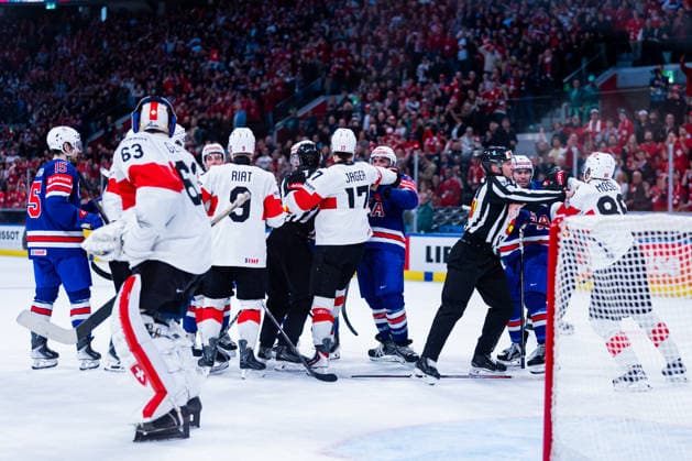 Eishockey, WM, USA - Schweiz ZURICH, SWITZERLAND - MAY 15: Players fighting during the Preliminary Round - Group A Match 3 between United States and Switzerland at the IIHF Ice hockey, Eishockey World Championship, WM, Weltmeisterschaft 2026, Swiss Life Arena on May 15, 2026 in Zurich, Switzerland. Zurich Switzerland Copyright: xTimoxSteinx