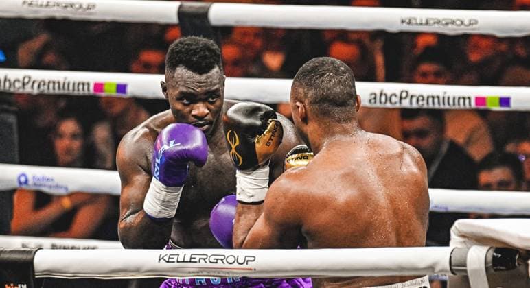 At the Ringside Zone - Night of the Heavyweights in the SAP Arena Mannheim, Nelvie Tiafack met Mateus Munhoz The photo gallery shows intense scenes of the heavyweight duel, tough exchanges and emotional moments of a top-class boxing evening in front of thousands of spectators Ringside, 15 05 2026, Mannheim, SAP Arena Copyright: xspeedshotx