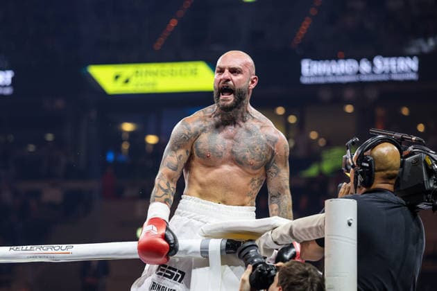 Joy at Edmon Avagyan after his victory Edmon RInglife Avagyan vs Patrick Fiala at the Ringside Series 2026 Night of Heavyweights on 15 05 26 in SAP Arena, Mannheim xamx Photo Alfio Marino Copyright:
