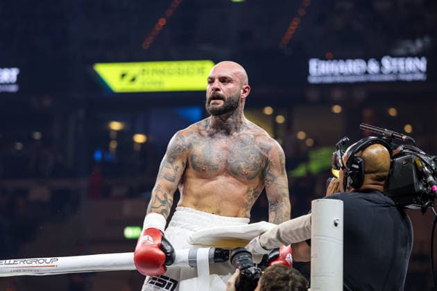 Joy at Edmon Avagyan after his victory Edmon RInglife Avagyan vs Patrick Fiala at the Ringside Series 2026 Night of Heavyweights on 15 05 26 in SAP Arena, Mannheim xamx Photo Alfio Marino Copyright: