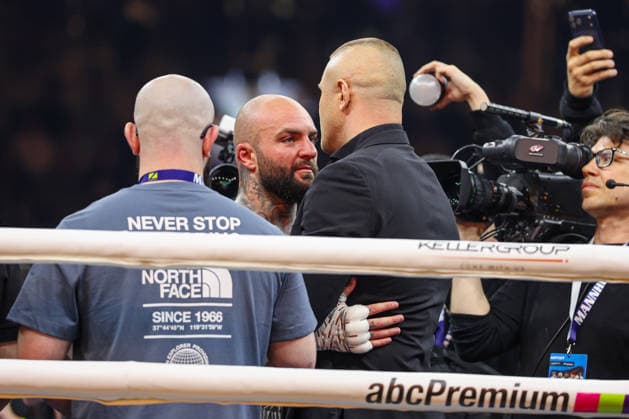 Michael Smolik walks to the ring after being thanked by Edmon Avagyan Edmon RInglife Avagyan vs Patrick Fiala at Ringside Series 2026 Night of Heavyweights on 15 05 26 at SAP Arena, Mannheim xamx Photo Alfio Marino Copyright: