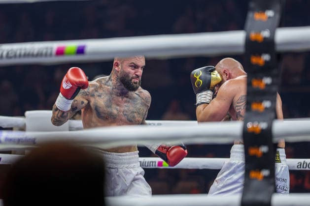 Edmon Avagyan unpacks the left Edmon RInglife Avagyan vs Patrick Fiala at Ringside Series 2026 Night of Heavyweights on 15 05 26 at SAP Arena, Mannheim xamx Photo Alfio Marino Copyright: