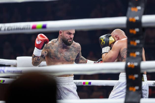 Edmon Avagyan unpacks the left Edmon RInglife Avagyan vs Patrick Fiala at Ringside Series 2026 Night of Heavyweights on 15 05 26 at SAP Arena, Mannheim xamx Photo Alfio Marino Copyright: