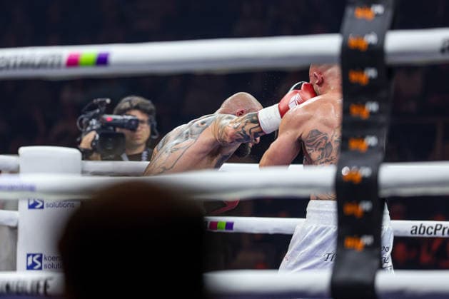 There is the KO punch of Edmon Avagyan, Patrick Fiala goes ko after this punch Edmon RInglife Avagyan vs Patrick Fiala at Ringside Series 2026 Night of Heavyweights on 15 05 26 at SAP Arena, Mannheim xamx Photo Alfio Marino Copyright: