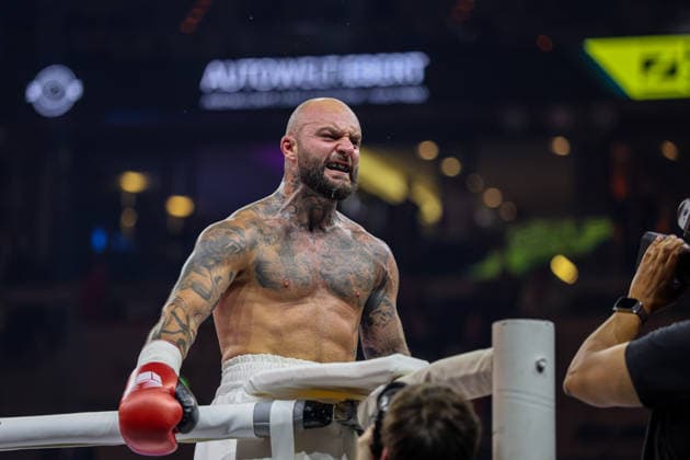 Joy at Edmon Avagyan after his victory Edmon RInglife Avagyan vs Patrick Fiala at the Ringside Series 2026 Night of Heavyweights on 15 05 26 in SAP Arena, Mannheim xamx Photo Alfio Marino Copyright: