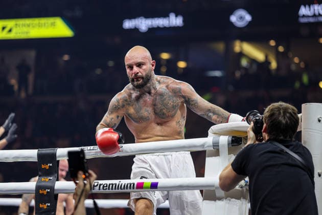 Joy at Edmon Avagyan after his victory Edmon RInglife Avagyan vs Patrick Fiala at the Ringside Series 2026 Night of Heavyweights on 15 05 26 in SAP Arena, Mannheim xamx Photo Alfio Marino Copyright: