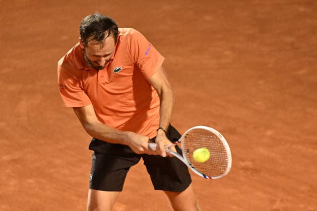 TENNIS - Internazionali di Tennis - Internazionali BNL d Italia Photo by IPA ABACAPRESS.COM84732544 - Daniil Medvedev against Jannik Sinner of Italy during the Internazionali BNL d Italia Day Eleven at Foro Italico on May 15, 2026 in Rome, Italy. Rome Italy  Copyright: xIPAxSport ABACAx