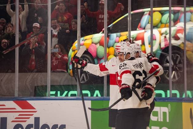 ZURICH, ZURICH - MAY 15: Switzerland players celebrate after scoring during the 2026 IIHF World Championship, WM, Weltmeisterschaft Group A match between Switzerland and USA at Swiss Life Arena on May 15, 2026 in Zurich, Zurich, Switzerland. Copyright: xLivioxBaeriswylx xSPPx Sportspressphoto_SPR147410