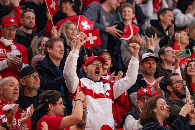 ZURICH, ZURICH - MAY 15: Switzerland supporters celebrate during the 2026 IIHF World Championship, WM, Weltmeisterschaft Group A match between Switzerland and USA at Swiss Life Arena on May 15, 2026 in Zurich, Zurich, Switzerland. Copyright: xLivioxBaeriswylx xSPPx Sportspressphoto_SPR147412
