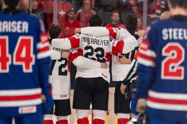 ZURICH, ZURICH - MAY 15: Dominik Egli and Nino Niederreiter of Switzerland sing the Swiss national anthem after the victory following the 2026 IIHF World Championship, WM, Weltmeisterschaft Group A match between Switzerland and USA at Swiss Life Arena on May 15, 2026 in Zurich, Zurich, Switzerland. Copyright: xLivioxBaeriswylx xSPPx Sportspressphoto_SPR147450