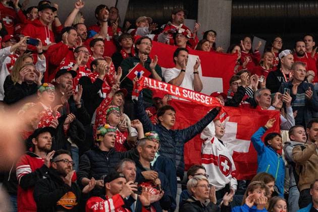 ZURICH, ZURICH - MAY 15: Switzerland supporters celebrate following the 2026 IIHF World Championship, WM, Weltmeisterschaft Group A match between Switzerland and USA at Swiss Life Arena on May 15, 2026 in Zurich, Zurich, Switzerland. Copyright: xLivioxBaeriswylx xSPPx Sportspressphoto_SPR147452