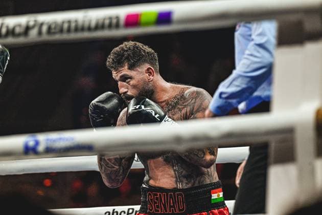 Close-up of 120 Unknown in the ring with concentrated look and raised fists at the Ringside Zone in the SAP Arena Ringside, 15 05 2026, Mannheim, SAP Arena Copyright: xspeedshotx