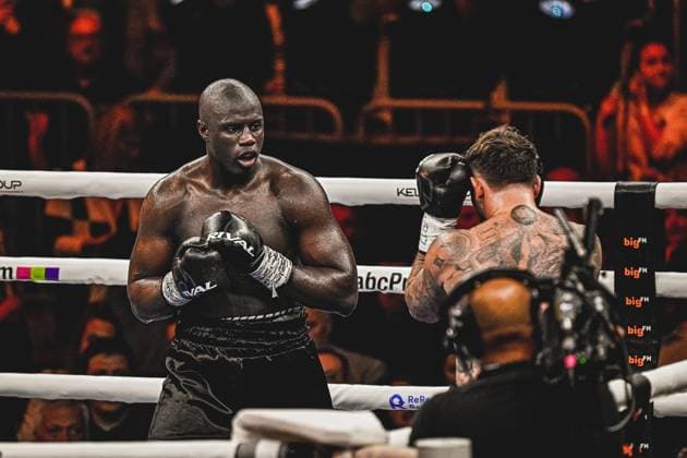 Peter Kadiru 129 VIP concentrated in the ring during the fight in the SAP Arena Ringside, 15 05 2026, Mannheim, SAP Arena Copyright: xspeedshotx