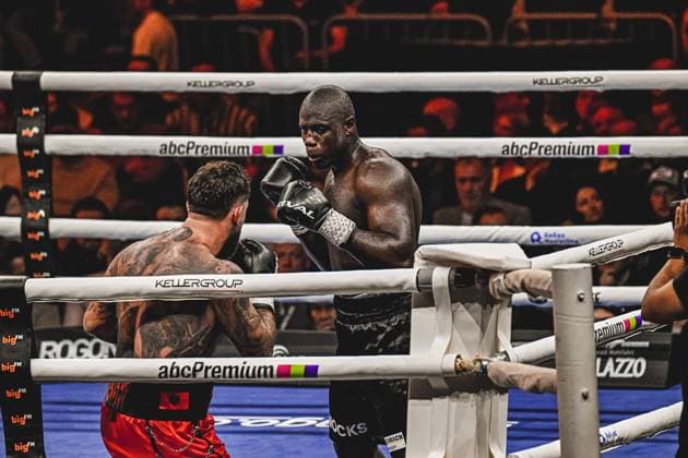 Senad Gashi and Peter Kadiru deliver an intense boxing match in the SAP Arena Mannheim at the event Ringside Night of the Heavyweights on May 15, 2026 Both boxers are engaged in a direct exchange in the ring, with defensive and offensive movement Ringside, 15 05 2026, Mannheim, SAP Arena Copyright: xspeedshotx