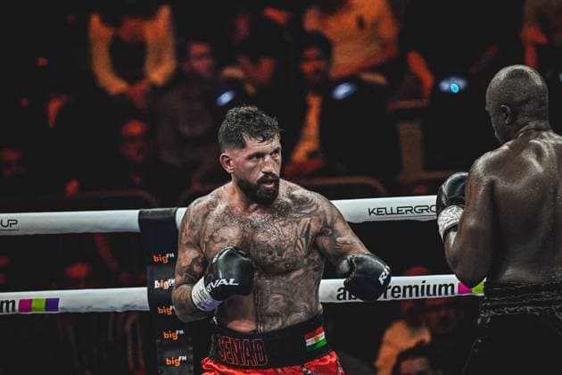 Senad Gashi 120, VIP and Peter Kadiru 129, VIP deliver an intense exchange of blows in the ring of the SAP Arena Mannheim The boxing event Ringside Zone - Night of the Heavyweights on 15 05 2026 shows the tattooed Gashi in fighting position with a view of his opponent Ringside, 15 05 2026, Mannheim, SAP Arena Copyright: xspeedshotx