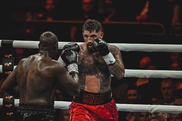 Senad Gashi and Peter Kadiru deliver a hard exchange of blows in the boxing ring of the SAP Arena Mannheim on 15 05 2026 The fight shows both boxers in close close combat with active boxing moves - a highlight of the Ringside Night of the Heavyweights Ringside, 15 05 2026, Mannheim, SAP Arena Copyright: xspeedshotx