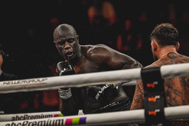 Senad Gashi and Peter Kadiru deliver an intense exchange of blows in the ring of the SAP Arena Mannheim at the Ringside Zone - Night of the Heavyweights on 15 05 2026 The high-class heavyweight boxing match shows both athletes in full action with technically precise movements and defensive timing Ringside, 15 05 2026, Mannheim, SAP Arena Copyright: xspeedshotx