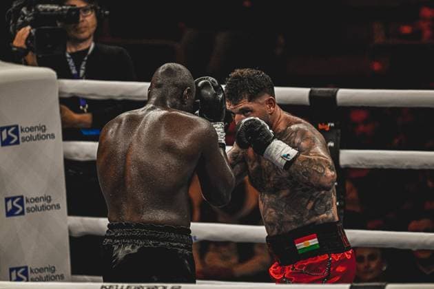 Senad Gashi 120, VIP and Peter Kadiru 129, VIP deliver a hard exchange of blows in the ring of the SAP Arena Mannheim The photo shows a decisive moment during the boxing match of the Ringside Night of the Heavyweights on May 15, 2026 Ringside, 15 05 2026, Mannheim, SAP Arena Copyright: xspeedshotx