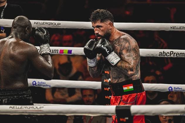 Senad Gashi and Peter Kadiru deliver an intense exchange of blows in the ring of the SAP Arena Mannheim The picture shows both professional boxers in close distance during the fight of the Ringside Zone - Night of the Heavyweights on May 15, 2026 Ringside, 15 05 2026, Mannheim, SAP Arena Copyright: xspeedshotx
