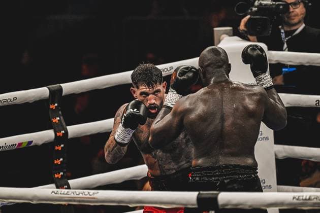 Senad Gashi 120, VIP and Peter Kadiru 129, VIP deliver an intense exchange of blows in the SAP Arena Mannheim The picture shows a highly dramatic moment during the Ringside Zone Night of the Heavyweights on 15 05 2026, in which both boxers are actively engaged in the fight Ringside, 15 05 2026, Mannheim, SAP Arena Copyright: xspeedshotx