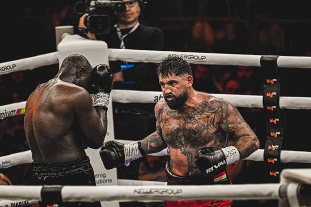 Senad Gashi 120, VIP and Peter Kadiru 129, VIP deliver a fierce fight in the boxing ring of the SAP Arena Mannheim The picture shows an intense exchange of blows during the Ringside Night of the Heavyweights on May 15, 2026 Ringside, 15 05 2026, Mannheim, SAP Arena Copyright: xspeedshotx