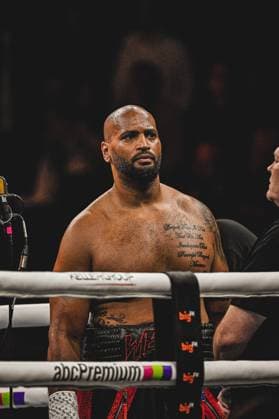 Nick Webb presents himself concentrated in the SAP Arena Mannheim at the event Night of the Heavyweights on 15 05 2026 The boxer stands upright in the ring and looks concentrated while ring announcers and team members accompany his presence Ringside, 15 05 2026, Mannheim, SAP Arena Copyright: xspeedshotx
