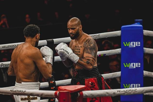 Intense exchange of blows between Nick Webb and Emanuel Odiase 903, VIP in the boxing ring of the SAP Arena Mannheim The duel of the Ringside Zone - Night of the Heavyweights on 15 05 2026 shows Webb in attack position with boxing gloves in cover Ringside, 15 05 2026, Mannheim, SAP Arena Copyright: xspeedshotx