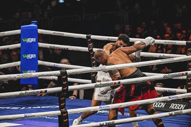 Exciting exchange of blows in the boxing ring of the SAP Arena with Emanuel Odiase 903 VIP in the foreground Ringside, 15 05 2026, Mannheim, SAP Arena Copyright: xspeedshotx