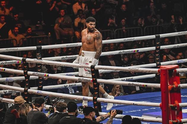 Emanuel Odiase 903 VIP in the ring during the fight in the SAP Arena, surrounded by cheering crowd and photographers Ringside, 15 05 2026, Mannheim, SAP Arena Copyright: xspeedshotx