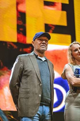 Axel Schulz appears as a celebrity guest at the Ringside Zone boxing event on 15 05 2026 in the SAP Arena Mannheim The former professional boxer watches the Night of the Heavyweights events ringside in casual attire with a blue cap Ringside, 15 05 2026, Mannheim, SAP Arena Copyright: xspeedshotx