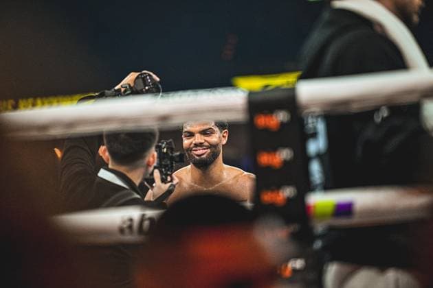 Emanuel Odiase celebrates his victory in the SAP Arena Mannheim at Ringside Night of the Heavyweights on 15 05 2026 The boxer stands in the ring and is documented by media representatives as he enjoys his triumph Ringside, 15 05 2026, Mannheim, SAP Arena Copyright: xspeedshotx