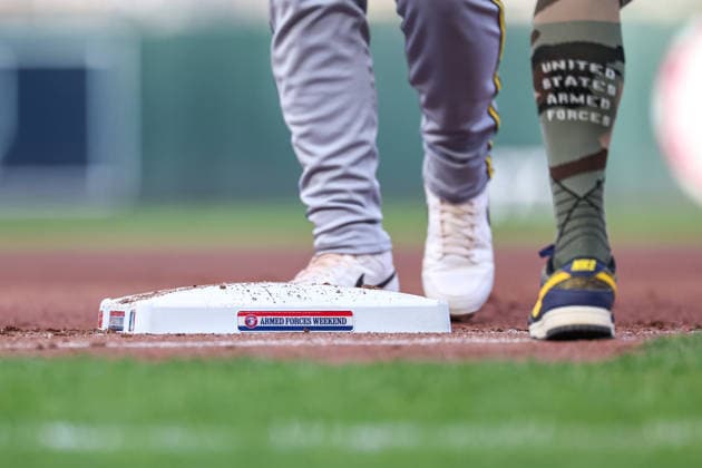 May 15th, 2026: during a MLB, Baseball Herren, USA Baseball game between the Milwaukee Brewers and the Minnesota Twins at Target Field in Minneapolis, Minnesota. CSM Minneapolis USA - ZUMAc04_ 20260515_zma_c04_010 Copyright: xStevenxGarciax