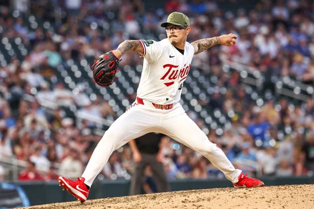 MLB, Baseball Herren, USA 2026: Brewers Vs Twins MAY 15 May 15th, 2026: Minnesota Twins pitcher Anthony Banda (43) pitches in the ninth inning during a MLB Baseball game between the Milwaukee Brewers and the Minnesota Twins at Target Field in Minneapolis, Minnesota. Steven Garcia CSM (Credit Image: Â Steven Garcia Cal Media) Minneapolis Minnesota USA EDITORIAL USE ONLY Copyright: xx ZUMA-20260515_zma_c04_052.jpg StevenxGarciax csmphotothree490521