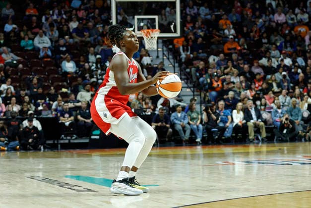 UNCASVILLE, CT - MAY 15: Chelsea Gray 12 of the Las Vegas Aces shoots a three point shot during the WNBA, Basketball Damen, USA game between Las Vegas Aces and Connecticut Sun on May 15, 2026, at Mohegan Sun Arena in Uncasville, CT. (Photo by M. Anthony Nesmith Icon Sportswire) WNBA: MAY 15 Las Vegas Aces at Connecticut Sun EDITORIAL USE ONLY Icon26051528
