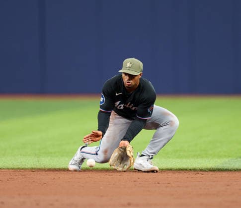 May 15, 2026, U.S.: Miami Marlins second baseman XAVIER EDWARDS (9) fields a ground ball against the Miami Marlins. The Tampa Bay Rays hosted the Miami Marlins at Tropicana Field in St. Petersburg, FL. U.S. - ZUMAm299 20260515_znp_m299_028 Copyright: xTaylorxMcFeex
