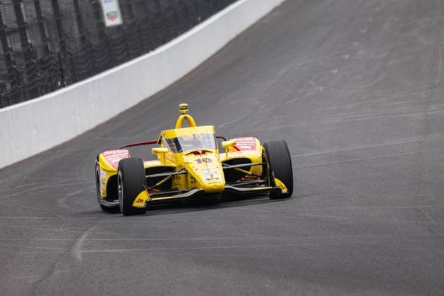 May 15, 2026, Speedway, Indiana, USA: ALEX PALOU, driver of the No. 10 Honda for Chip Ganassi Racing, drives into Turn 1 during Fast Friday of the 110th Indianapolis 500 at Indianapolis Motor Speedway. IndyCar, Indy Car, IRL, USA 2026: Indy 500 Fast Friday Practice  - ZUMAw173 20260515_zsp_w173_016 Copyright: xLukexWelshx