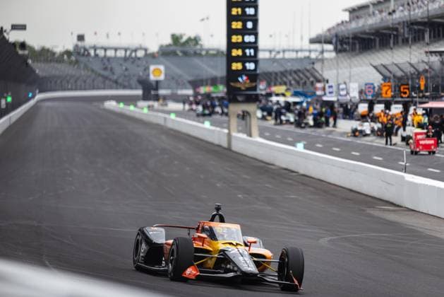 May 15, 2026, Speedway, Indiana, USA: MARCUS ERICSSON, driver of the No. 28 Honda for Andretti Global, drives into Turn 1 during Fast Friday of the 110th Indianapolis 500 at Indianapolis Motor Speedway. IndyCar, Indy Car, IRL, USA 2026: Indy 500 Fast Friday Practice  - ZUMAw173 20260515_zsp_w173_033 Copyright: xLukexWelshx