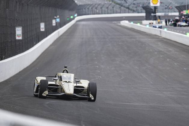 May 15, 2026, Speedway, Indiana, USA: FELIX ROSENQVIST, driver of the No. 60 Honda for Meyer Shank Racing w Curb Agajanian, drives into Turn 1 during Fast Friday of the 110th Indianapolis 500 at Indianapolis Motor Speedway. IndyCar, Indy Car, IRL, USA 2026: Indy 500 Fast Friday Practice  - ZUMAw173 20260515_zsp_w173_043 Copyright: xLukexWelshx