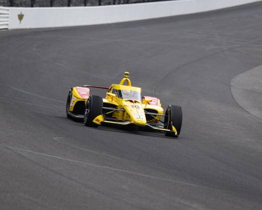 May 15, 2026, Speedway, Indiana, USA: ALEX PALOU, driver of the No. 10 Honda for Chip Ganassi Racing, drives into Turn 1 during Fast Friday of the 110th Indianapolis 500 at Indianapolis Motor Speedway. IndyCar, Indy Car, IRL, USA 2026: Indy 500 Fast Friday Practice  - ZUMAw173 20260515_zsp_w173_048 Copyright: xLukexWelshx