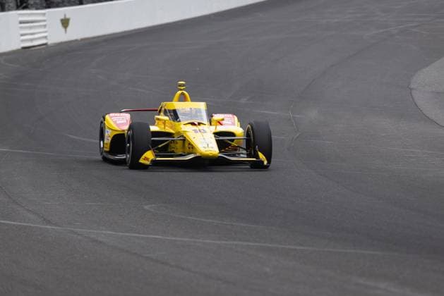 May 15, 2026, Speedway, Indiana, USA: ALEX PALOU, driver of the No. 10 Honda for Chip Ganassi Racing, drives into Turn 1 during Fast Friday of the 110th Indianapolis 500 at Indianapolis Motor Speedway. Speedway USA - ZUMAw173 20260515_zsp_w173_045 Copyright: xLukexWelshx