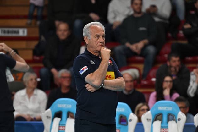 Italy v France - Test Match Julio Velasco of Italy during the Italy-France BPER test match at PalaIgor in Novara, Italy, on May 15, 2026. Novara Piemonte Italy  Copyright: xFedericoxManonix originalFilename:manoni-volleyba260515_npRlD.jpg