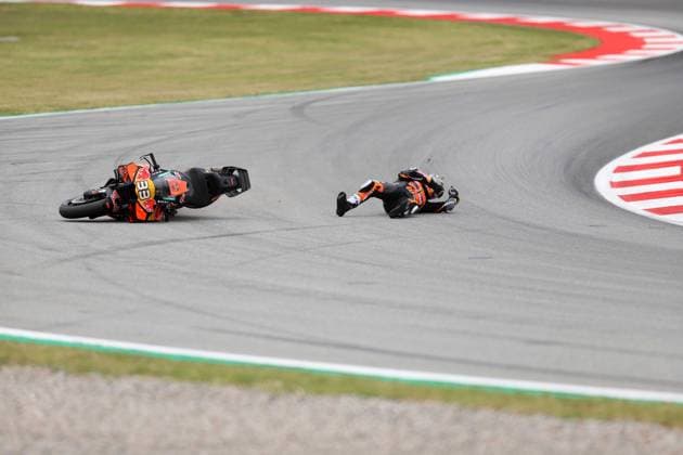May 15, 2026, Sabadell, Barcelona, Spain: Montmelo Spain May 15, 2026 Brad Binder (33 ZAF KTM) falls off his motorcycle during race at the MotoGP Catalonia Grand Prix 2025 in Montmelo Spain on 15 September 2026 Sabadell Spain - ZUMAu50_ 20260515_zsp_u50_008 Copyright: xXavixUrgelesx