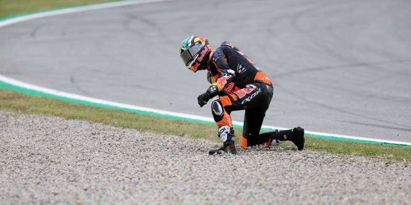 May 15, 2026, Sabadell, Barcelona, Spain: Montmelo Spain May 15, 2026 Brad Binder (33 ZAF KTM) falls off his motorcycle during race at the MotoGP Catalonia Grand Prix 2025 in Montmelo Spain on 15 September 2026 MotoGP 2026: Catalonia Grand Prix  - ZUMAu50_ 20260515_zsp_u50_007 Copyright: xXavixUrgelesx
