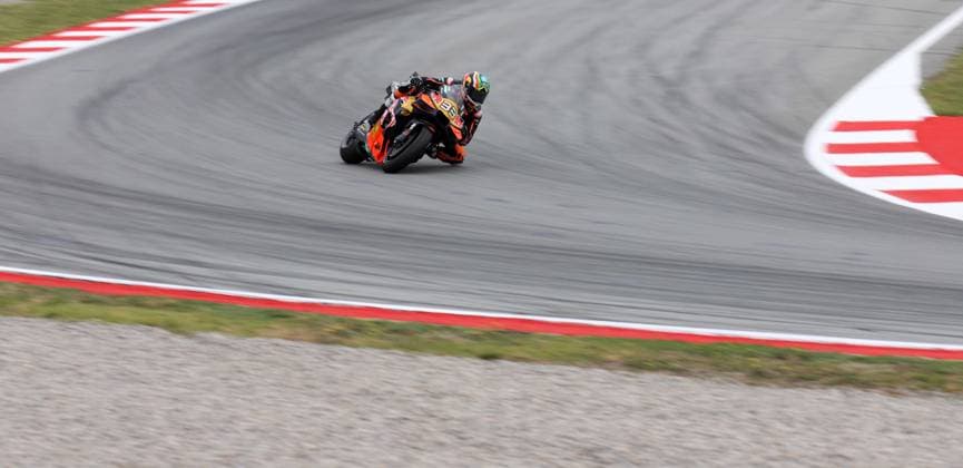 May 15, 2026, Sabadell, Barcelona, Spain: Montmelo Spain May 15, 2026 Brad Binder (33 ZAF KTM) falls off his motorcycle during race at the MotoGP Catalonia Grand Prix 2025 in Montmelo Spain on 15 September 2026 Sabadell Spain - ZUMAu50_ 20260515_zsp_u50_016 Copyright: xXavixUrgelesx