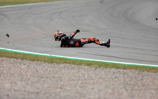 May 15, 2026, Sabadell, Barcelona, Spain: Montmelo Spain May 15, 2026 Brad Binder (33 ZAF KTM) falls off his motorcycle during race at the MotoGP Catalonia Grand Prix 2025 in Montmelo Spain on 15 September 2026 MotoGP 2026: Catalonia Grand Prix  - ZUMAu50_ 20260515_zsp_u50_020 Copyright: xXavixUrgelesx