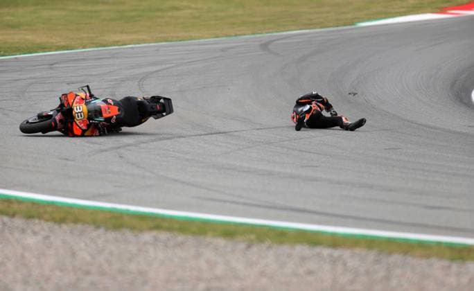 May 15, 2026, Sabadell, Barcelona, Spain: Montmelo Spain May 15, 2026 Brad Binder (33 ZAF KTM) falls off his motorcycle during race at the MotoGP Catalonia Grand Prix 2025 in Montmelo Spain on 15 September 2026 Sabadell Spain - ZUMAu50_ 20260515_zsp_u50_033 Copyright: xXavixUrgelesx