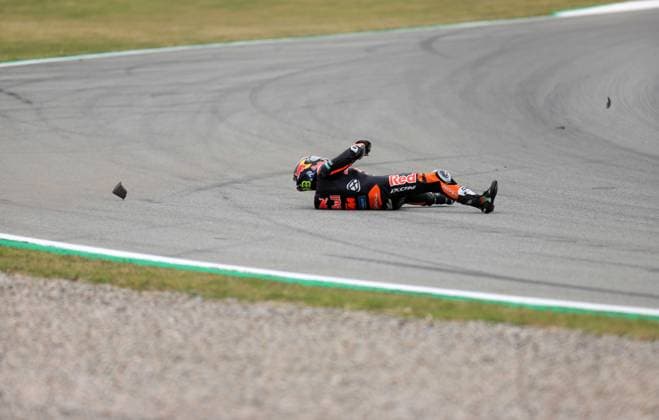 May 15, 2026, Sabadell, Barcelona, Spain: Montmelo Spain May 15, 2026 Brad Binder (33 ZAF KTM) falls off his motorcycle during race at the MotoGP Catalonia Grand Prix 2025 in Montmelo Spain on 15 September 2026 MotoGP 2026: Catalonia Grand Prix  - ZUMAu50_ 20260515_zsp_u50_024 Copyright: xXavixUrgelesx