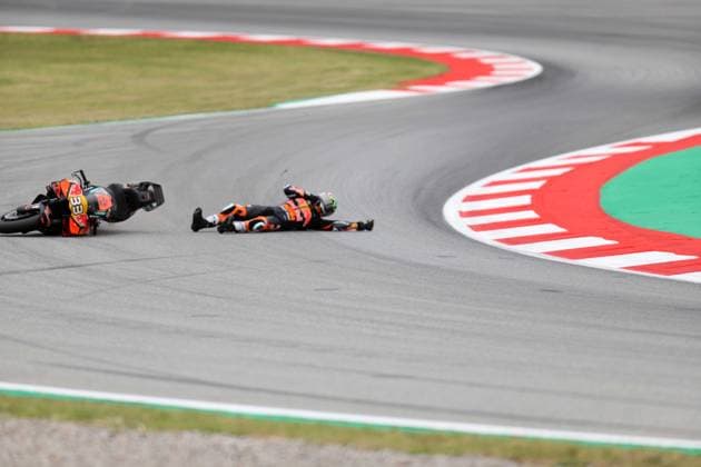 May 15, 2026, Sabadell, Barcelona, Spain: Montmelo Spain May 15, 2026 Brad Binder (33 ZAF KTM) falls off his motorcycle during race at the MotoGP Catalonia Grand Prix 2025 in Montmelo Spain on 15 September 2026 MotoGP 2026: Catalonia Grand Prix  - ZUMAu50_ 20260515_zsp_u50_028 Copyright: xXavixUrgelesx